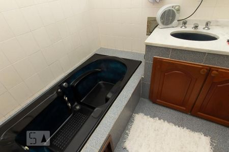 Casa à venda com 220m², 3 quartos e 3 vagas Casa à venda com 220m², 3 quartos e 3 vagasBanheiro da Suíte