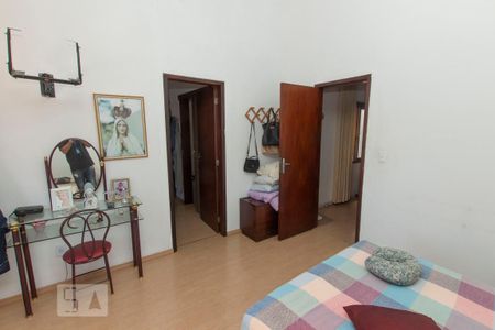 Casa à venda com 220m², 3 quartos e 3 vagas Casa à venda com 220m², 3 quartos e 3 vagasSuíte