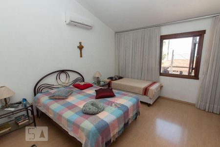 Casa à venda com 220m², 3 quartos e 3 vagas Casa à venda com 220m², 3 quartos e 3 vagasSuíte