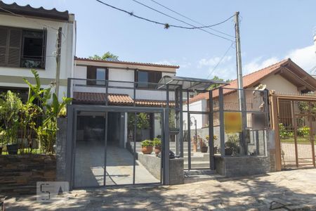 Casa à venda com 220m², 3 quartos e 3 vagas Casa à venda com 220m², 3 quartos e 3 vagasFachada