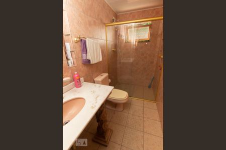 Casa à venda com 220m², 3 quartos e 3 vagas Casa à venda com 220m², 3 quartos e 3 vagasBanheiro