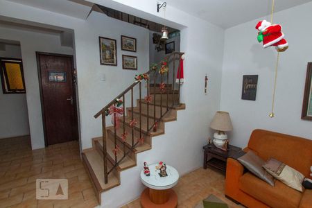 Escada de casa à venda com 3 quartos, 220m² em São Sebastião, Porto Alegre