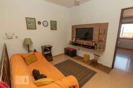 Casa à venda com 220m², 3 quartos e 3 vagas Casa à venda com 220m², 3 quartos e 3 vagasSala de TV