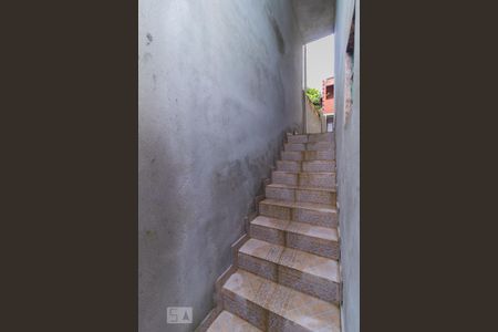 Casa para alugar com 50m², 1 quarto e sem vaga Casa para alugar com 50m², 1 quarto e sem vagaEscada