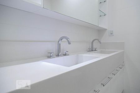 Casa de condomínio à venda com 360m², 4 quartos e 2 vagasBanheiro da suíte 3