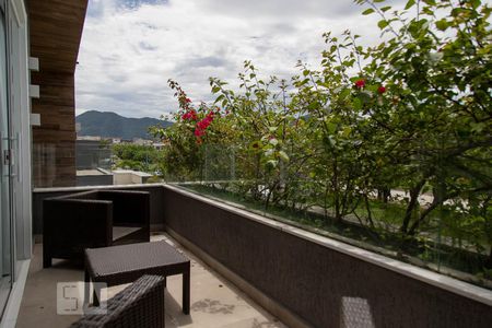 Casa de condomínio à venda com 360m², 4 quartos e 2 vagasVaranda da suíte 3