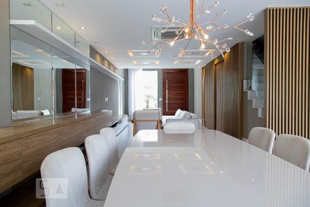 Sala de casa de condomínio à venda com 4 quartos, 360m² em Recreio dos Bandeirantes, Rio de Janeiro