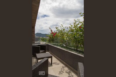 Casa de condomínio à venda com 360m², 4 quartos e 2 vagasVaranda da suíte 3