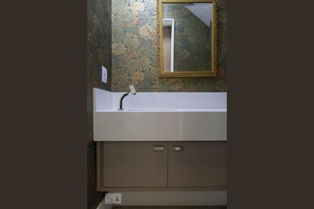 Casa de condomínio à venda com 360m², 4 quartos e 2 vagasLavabo 