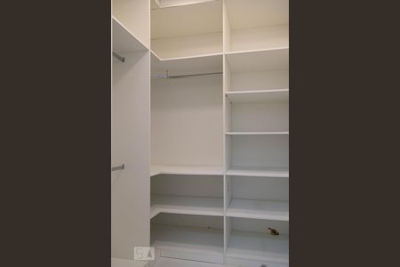 Casa de condomínio à venda com 360m², 4 quartos e 2 vagasCloset da suíte 1