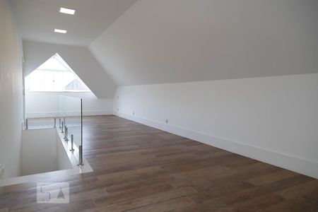 Casa de condomínio à venda com 360m², 4 quartos e 2 vagasSótão