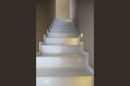 Escada acesso 2º andar  de casa de condomínio à venda com 4 quartos, 360m² em Recreio dos Bandeirantes, Rio de Janeiro