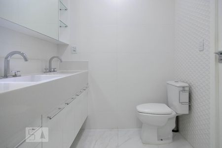 Casa de condomínio à venda com 360m², 4 quartos e 2 vagasBanheiro da suíte 3