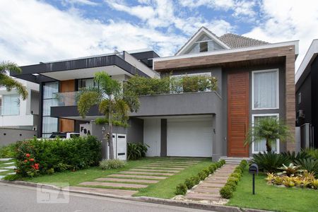 Casa de condomínio à venda com 360m², 4 quartos e 2 vagasFachada da casa