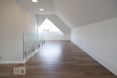 Casa de condomínio à venda com 360m², 4 quartos e 2 vagasSótão