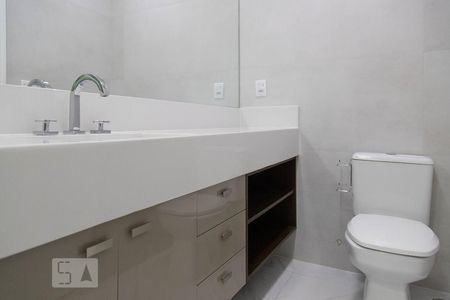 Casa de condomínio à venda com 360m², 4 quartos e 2 vagasBanheiro da suíte 2
