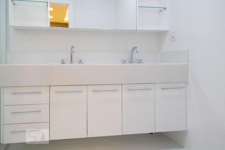 Casa de condomínio à venda com 360m², 4 quartos e 2 vagasBanheiro da suíte 3