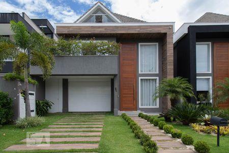 Casa de condomínio à venda com 360m², 4 quartos e 2 vagasFachada da casa