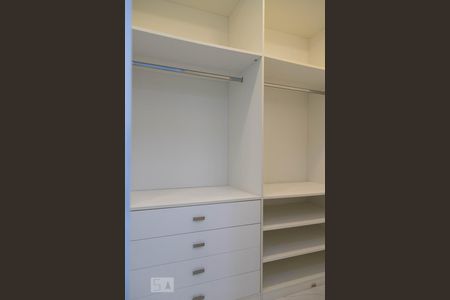 Casa de condomínio à venda com 360m², 4 quartos e 2 vagasCloset da suíte 2