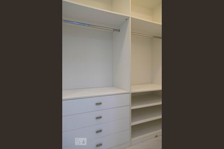 Casa de condomínio à venda com 360m², 4 quartos e 2 vagasCloset da suíte 2