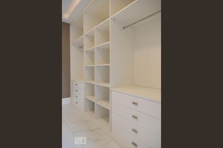 Casa de condomínio à venda com 360m², 4 quartos e 2 vagasCloset da suíte 3