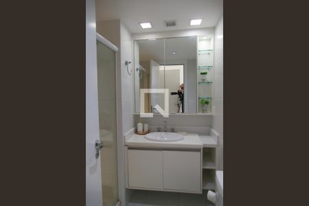 Apartamento à venda com 74m², 2 quartos e 1 vagaSuíte banheiro 