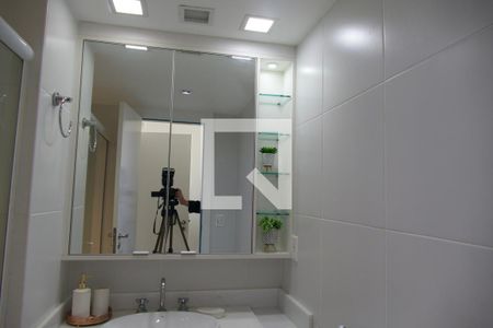 Apartamento à venda com 74m², 2 quartos e 1 vagaSuíte banheiro 