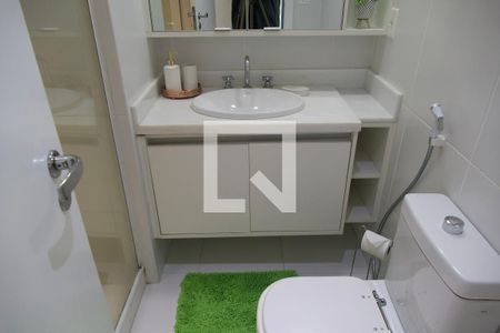 Apartamento à venda com 74m², 2 quartos e 1 vagaSuíte banheiro 