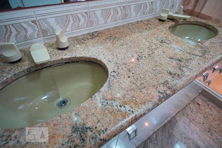 Apartamento para alugar com 352m², 4 quartos e sem vagaBanheiro do Quarto 2