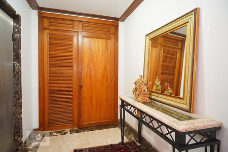Hall de Entrada do apto de apartamento para alugar com 4 quartos, 352m² em Moinhos de Vento, Porto Alegre