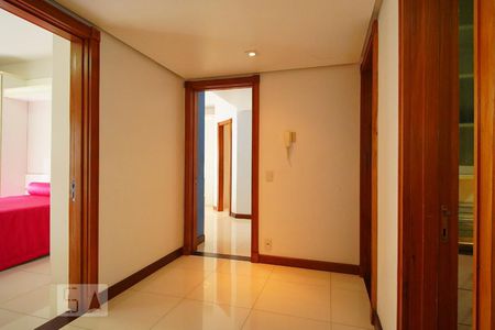 Apartamento para alugar com 352m², 4 quartos e sem vagaCorredor