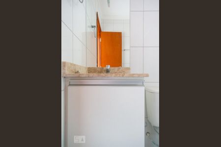 Casa de condomínio para alugar com 75m², 2 quartos e 1 vaga Casa de condomínio para alugar com 75m², 2 quartos e 1 vagaBanheiro da Suíte 2