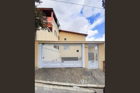 Casa de condomínio para alugar com 75m², 2 quartos e 1 vaga Casa de condomínio para alugar com 75m², 2 quartos e 1 vagaFachada