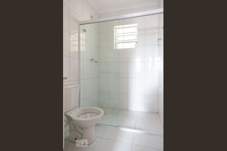 Casa de condomínio para alugar com 75m², 2 quartos e 1 vaga Casa de condomínio para alugar com 75m², 2 quartos e 1 vagaBanheiro da Suíte 2