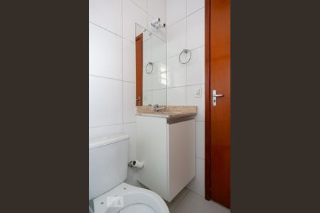 Casa de condomínio para alugar com 75m², 2 quartos e 1 vaga Casa de condomínio para alugar com 75m², 2 quartos e 1 vagaBanheiro da Suíte 1