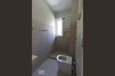 Casa de condomínio à venda com 980m², 4 quartos e 8 vagasBanheiro da suíte 1