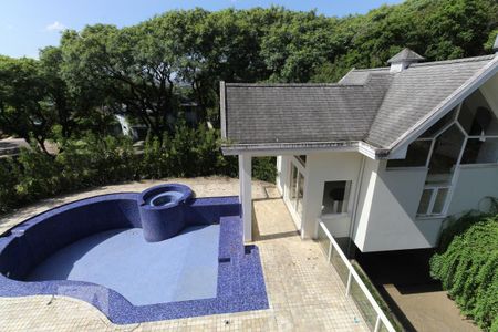 Casa de condomínio à venda com 980m², 4 quartos e 8 vagasVista das suítes 2 e 3