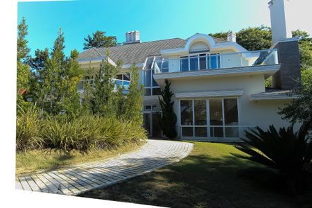 Casa de condomínio à venda com 980m², 4 quartos e 8 vagasQuintal