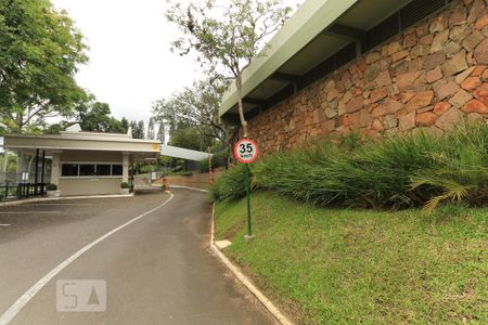 Casa de condomínio à venda com 980m², 4 quartos e 8 vagasPortaria