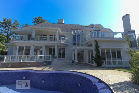 Casa de condomínio à venda com 980m², 4 quartos e 8 vagasFachada