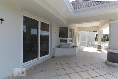 Casa de condomínio à venda com 980m², 4 quartos e 8 vagasSacada das suítes 2 e 3