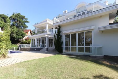 Casa de condomínio à venda com 980m², 4 quartos e 8 vagasQuintal