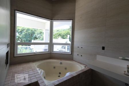 Casa de condomínio à venda com 980m², 4 quartos e 8 vagasBanheiro da suíte 3