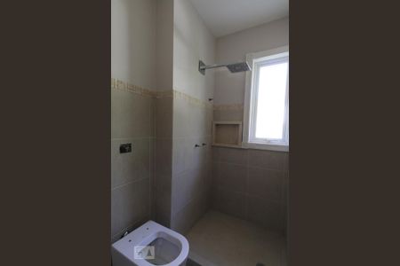 Casa de condomínio à venda com 980m², 4 quartos e 8 vagasBanheiro da suíte 2