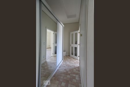 Casa de condomínio à venda com 980m², 4 quartos e 8 vagasCloset da suíte 3