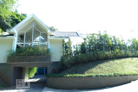 Casa de condomínio à venda com 980m², 4 quartos e 8 vagasQuintal