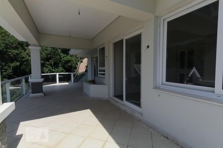 Casa de condomínio à venda com 980m², 4 quartos e 8 vagasSacada das suítes 2 e 3