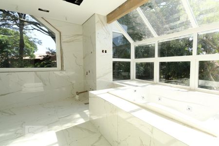 Casa de condomínio à venda com 980m², 4 quartos e 8 vagasBanheiro da suíte master