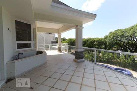 Casa de condomínio à venda com 980m², 4 quartos e 8 vagasSacada das suítes 2 e 3