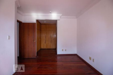 Apartamento à venda com 152m², 3 quartos e 2 vagas Apartamento à venda com 152m², 3 quartos e 2 vagasSuíte